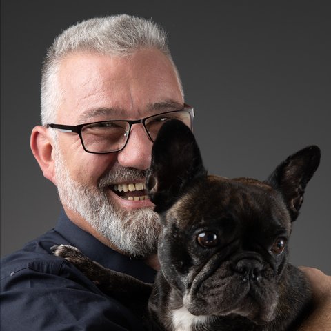 Volker Hühnke mit seinem Hund